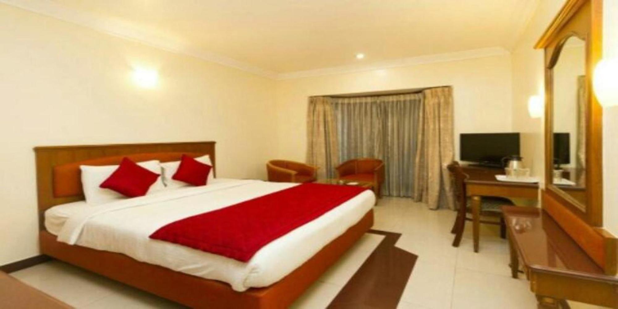 Hotel New Ashiyana Palace Near Ganga Ghat And Vishwanath Temple 2*