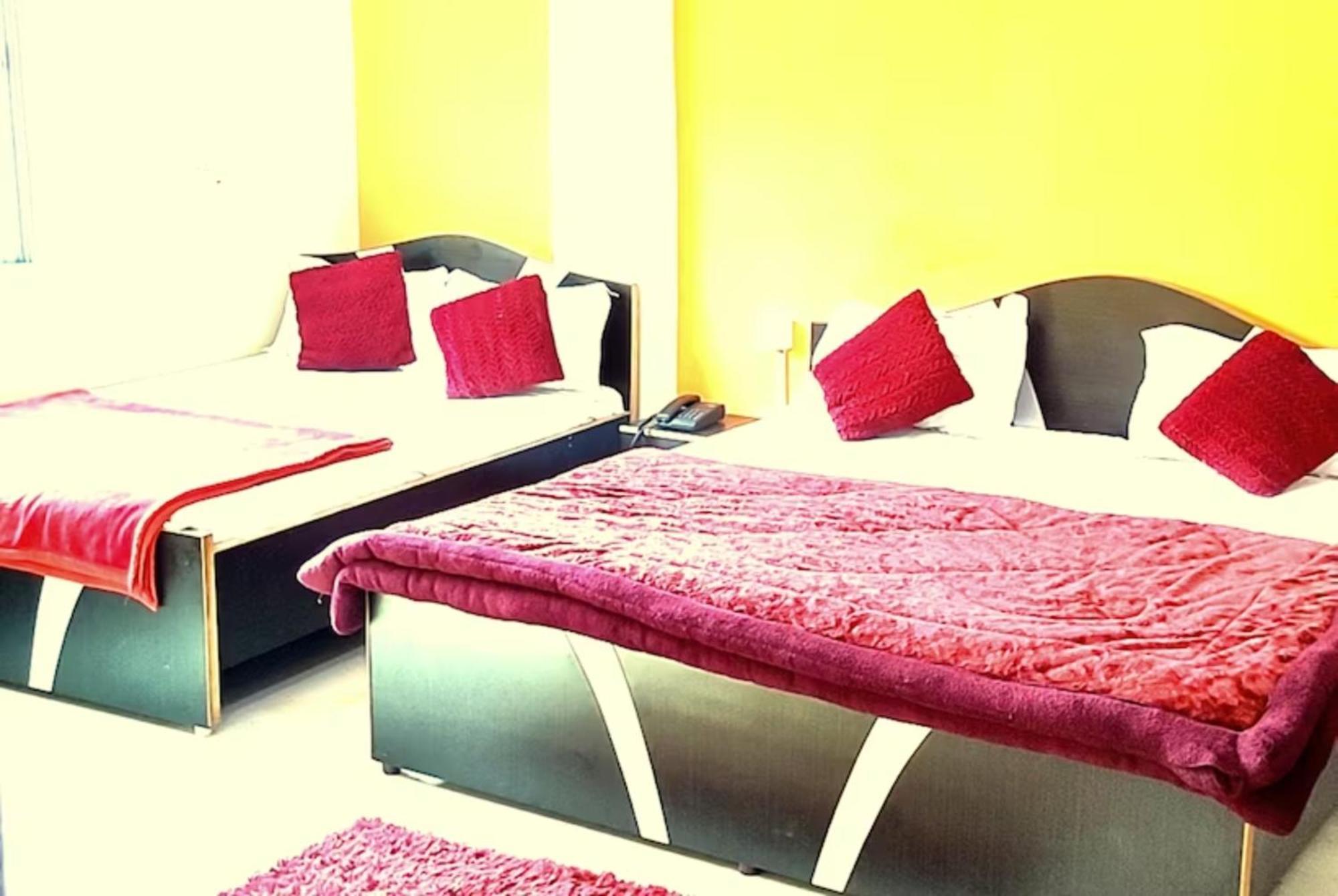 Hotel New Ashiyana Palace Near Ganga Ghat And Vishwanath Temple