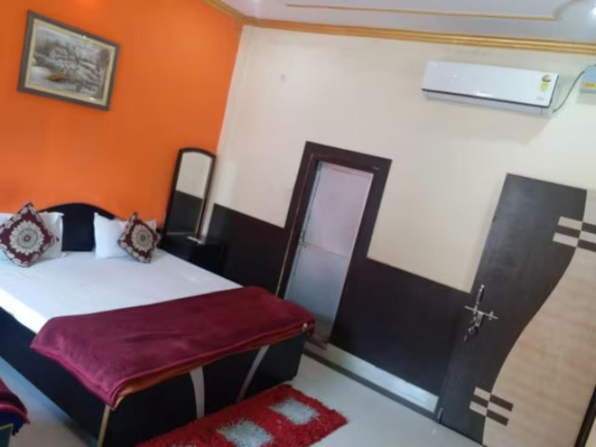 Hotel New Ashiyana Palace Near Ganga Ghat And Vishwanath Temple Varanasi